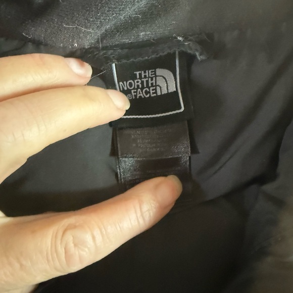 The North Face 550 Black Insulated Jacket - Picture 4 of 5